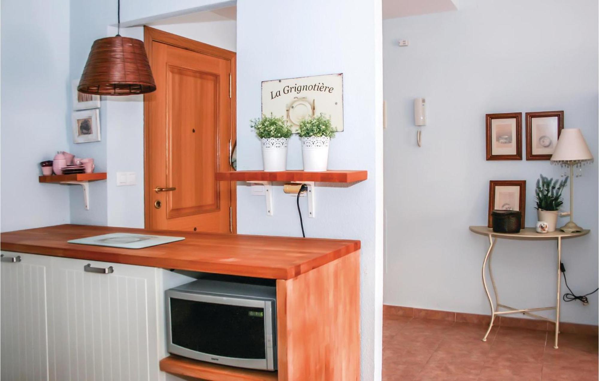 Beautiful Apartment In Alcossebre With Kitchen Kültér fotó
